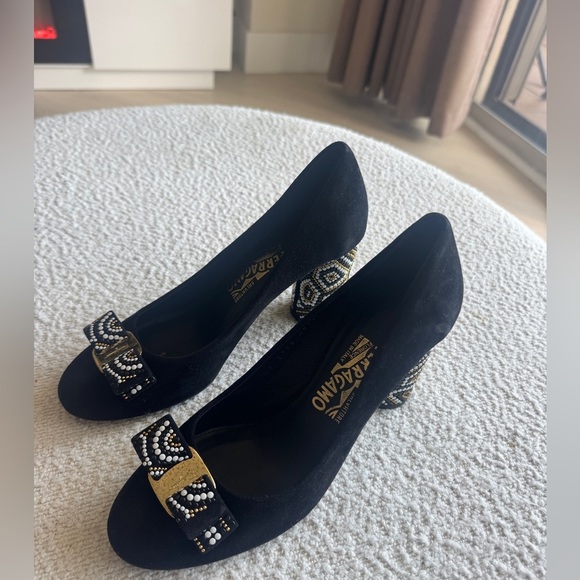 Salvatore Ferragamo ⭐️⭐️⭐️Elegant Black Beaded Heel Pumps - Picture 5 of 7